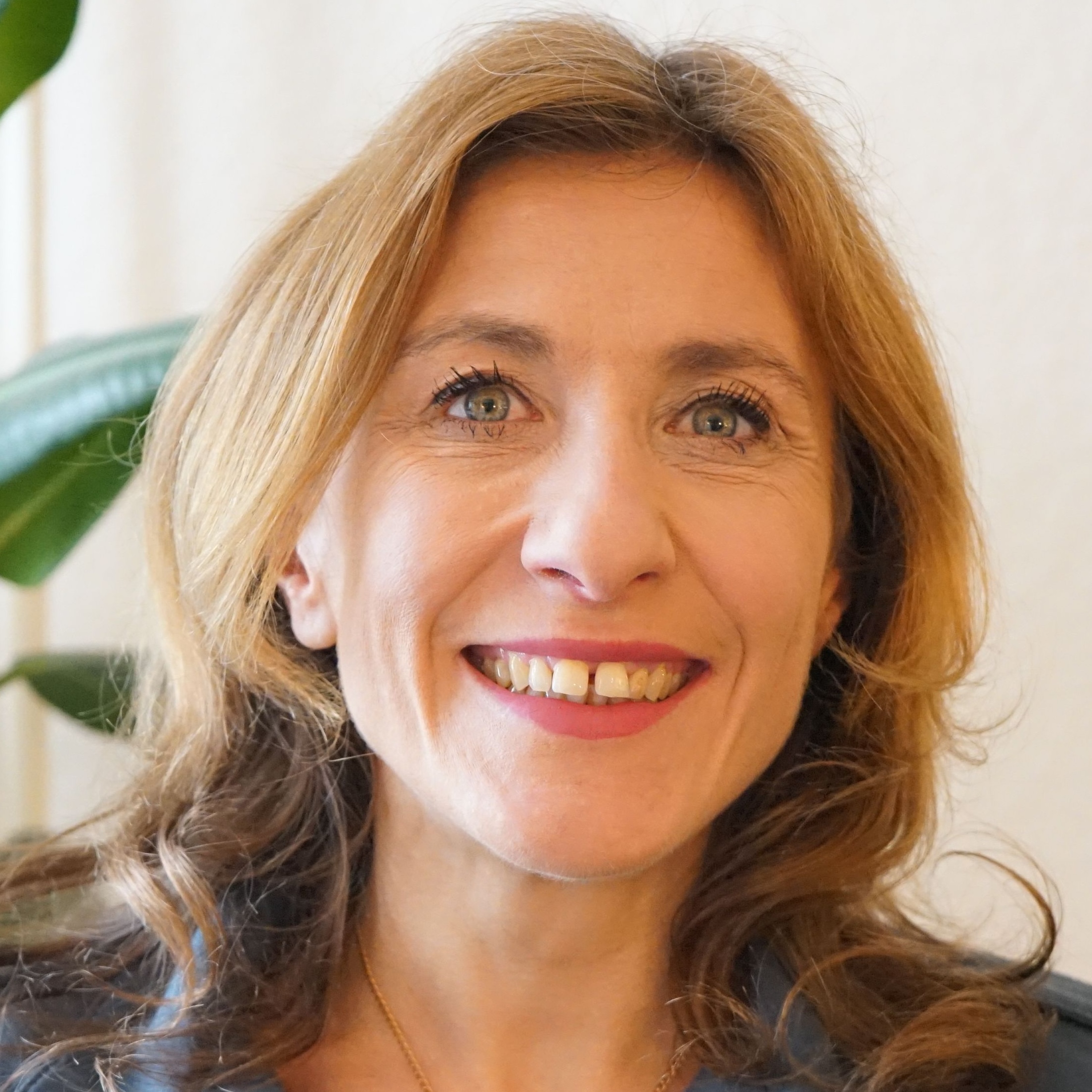 Dr. Ariane Debourdeau